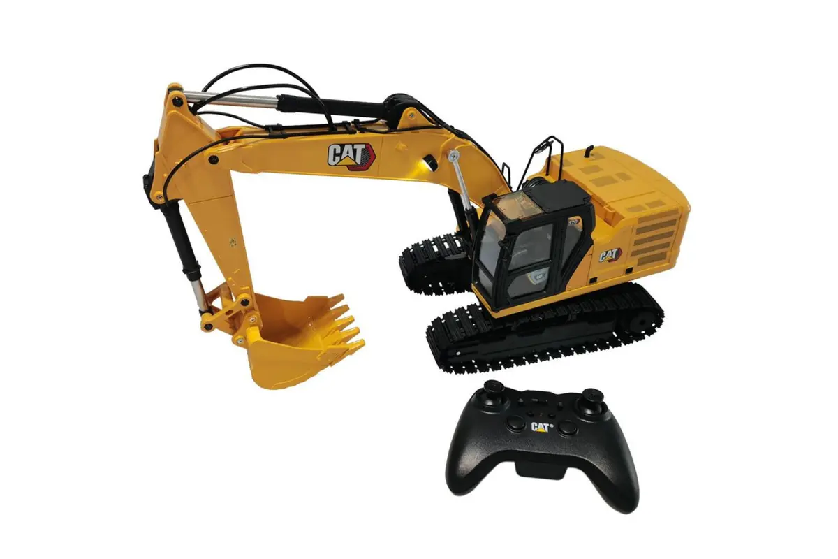 Diecast Masters 1:16 Cat® 320 Radio Control Excavator With Bucket, Grapple And Hammer Attachments 1