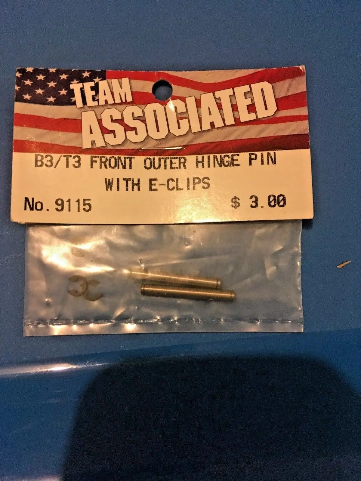 Team Associated 9115 B3/T3 Front Outer Hinge Pins 1