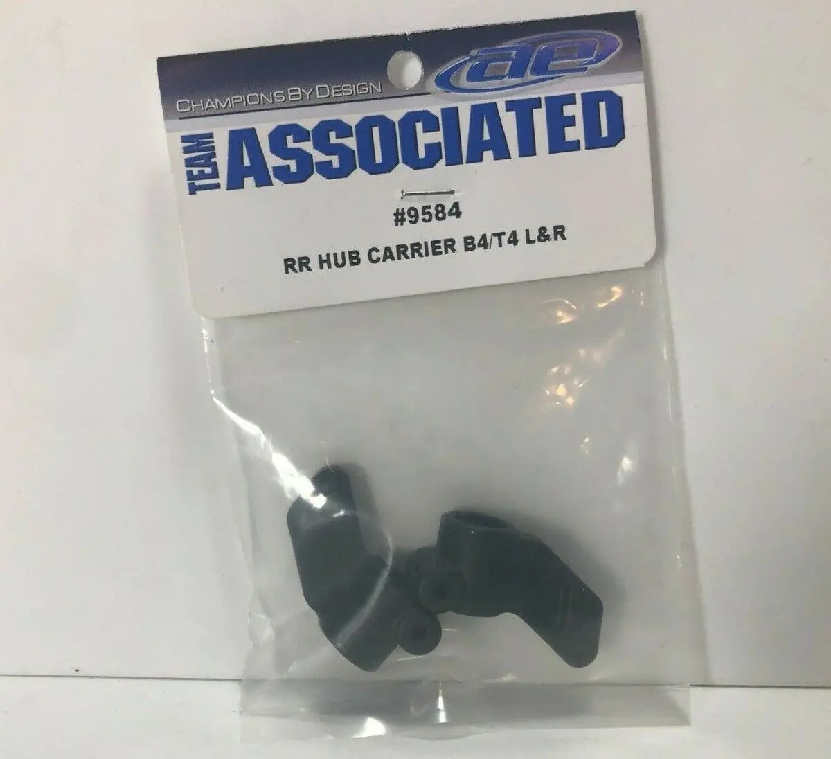 Team Associated 9584 Rr Hub Carrier B4/T4 L&R 1