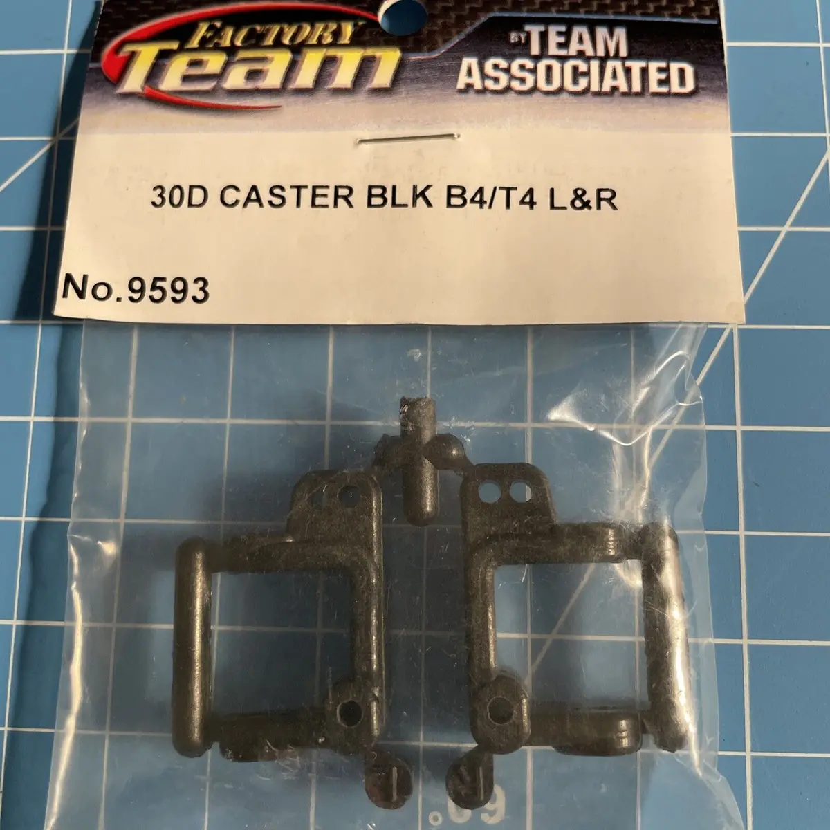 Team Associated 9593 30D Caster Blk B4/T4 L&R 1