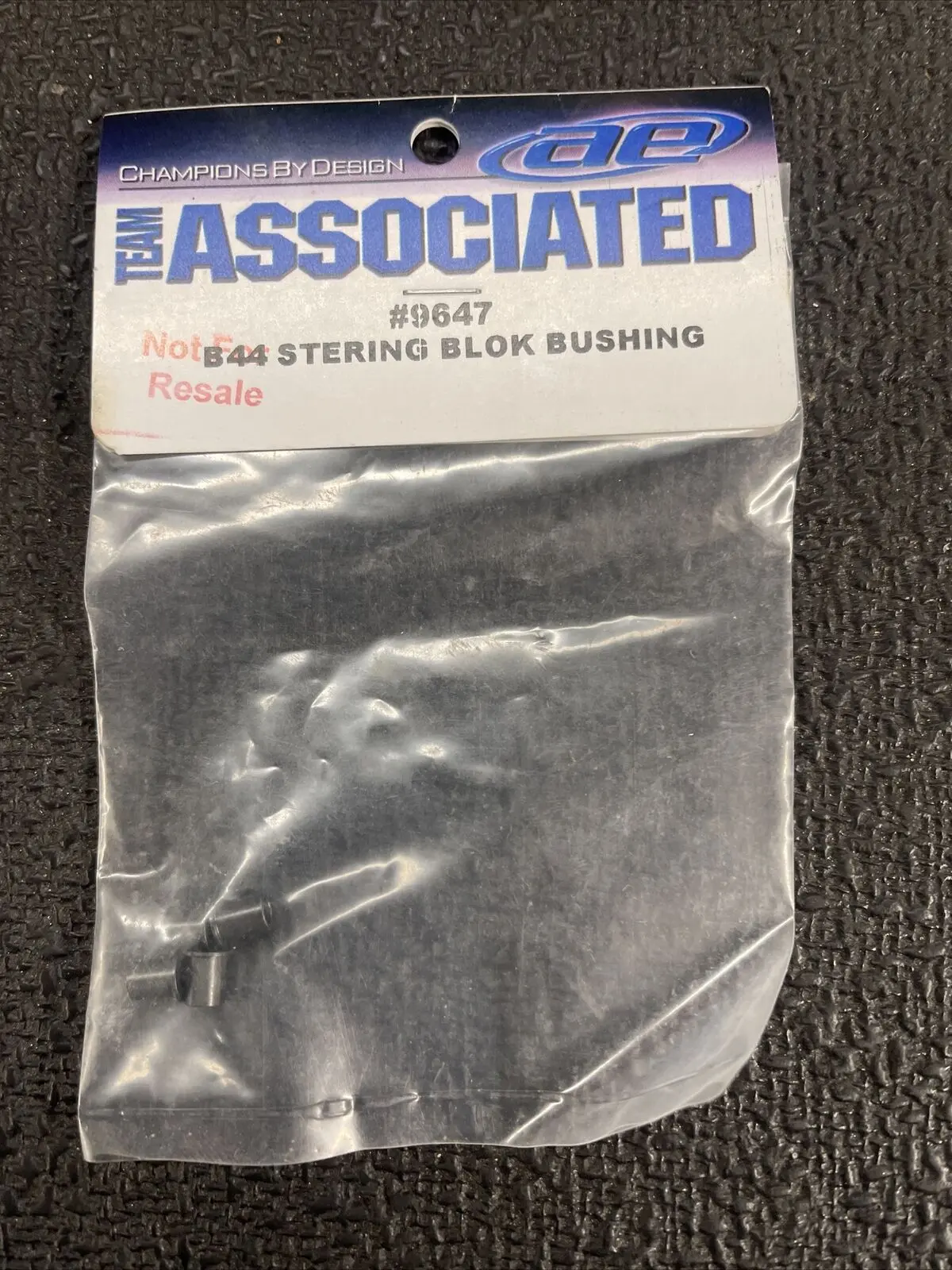 Team Associated 9647 B44 Steering Blok Bushing 1