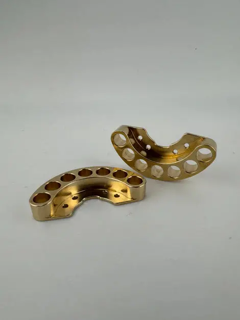 Hardpark Brass Universal Hanger 1