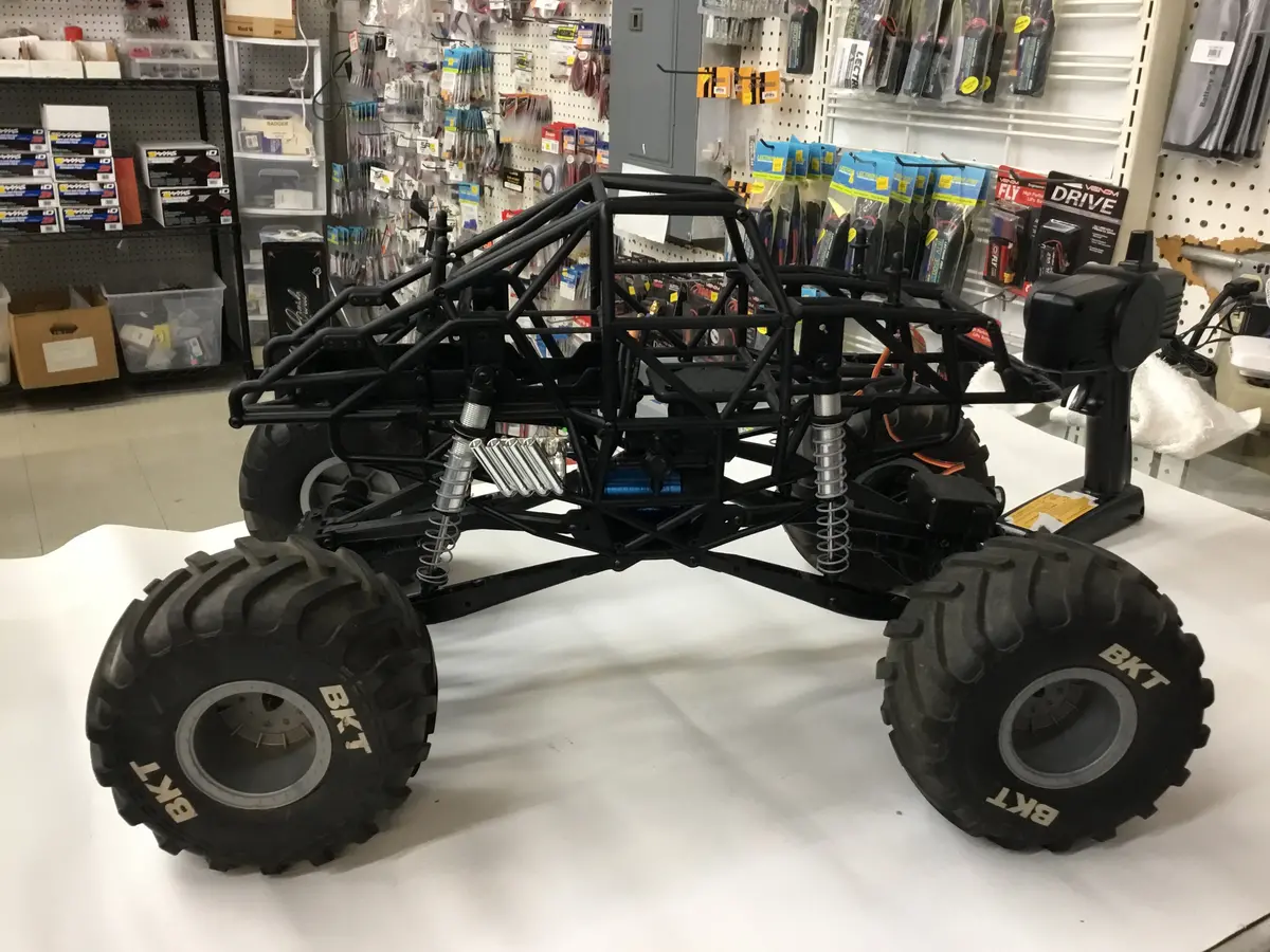 Axial Gravedigger Roller 1